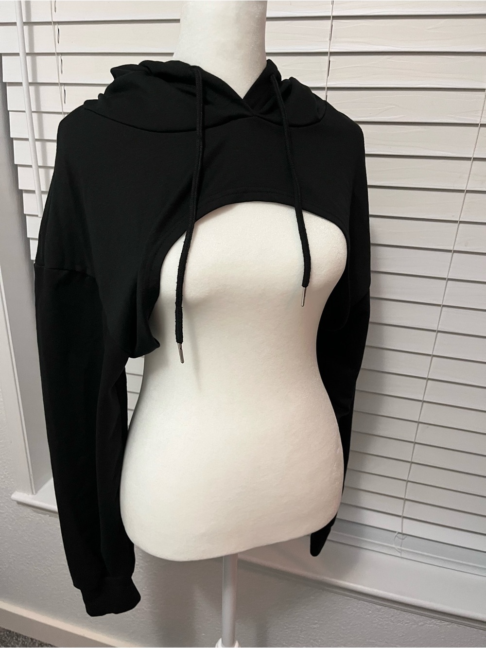 Source Unknown Black Cropped Cutout Hoodie
